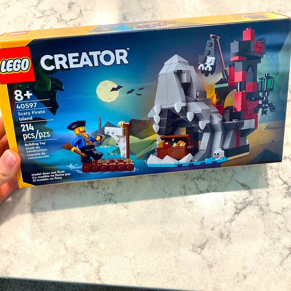 Brand New Lego Scary Pirate Island Set